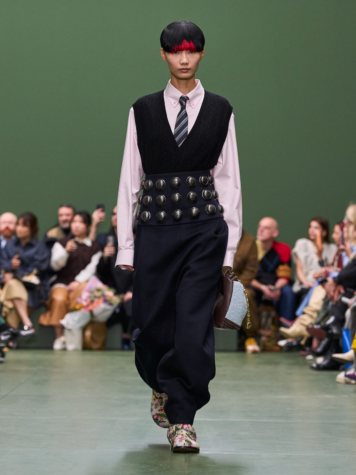 LOEWE FW24 WW SHOW RUNWAY LOOK 51 FRONT RGB CROPPED 3X4