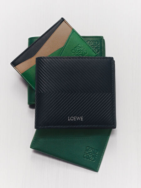 ロエベ財布 厚から