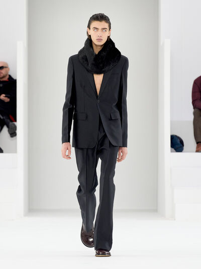 Fall winter 23 LOEWE men show look 32