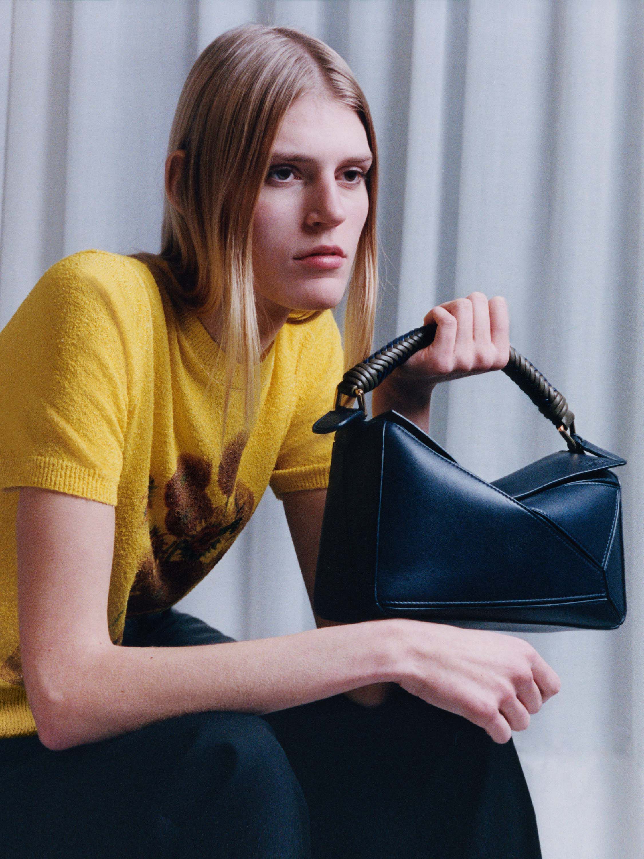 ロエベ LOEWE カデナ レザー ワンショルダーバッグ カリエ ロエベLOEWE カデナつきレザー製 黒 ショルダーバッグ