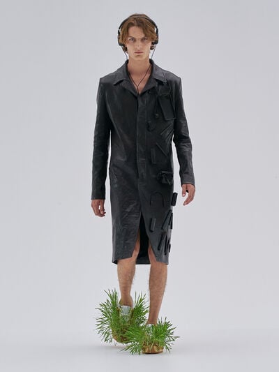 Spring summer 23 LOEWE show look 1