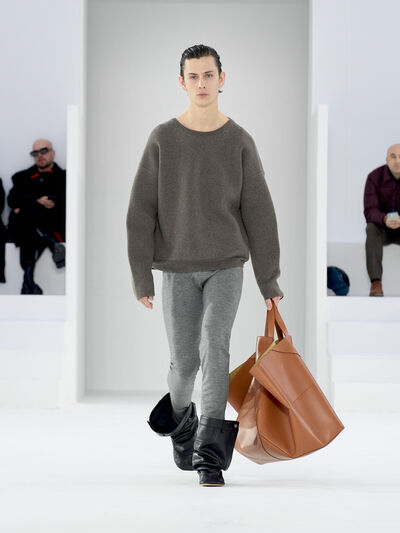 Fall winter 23 LOEWE men show look 39