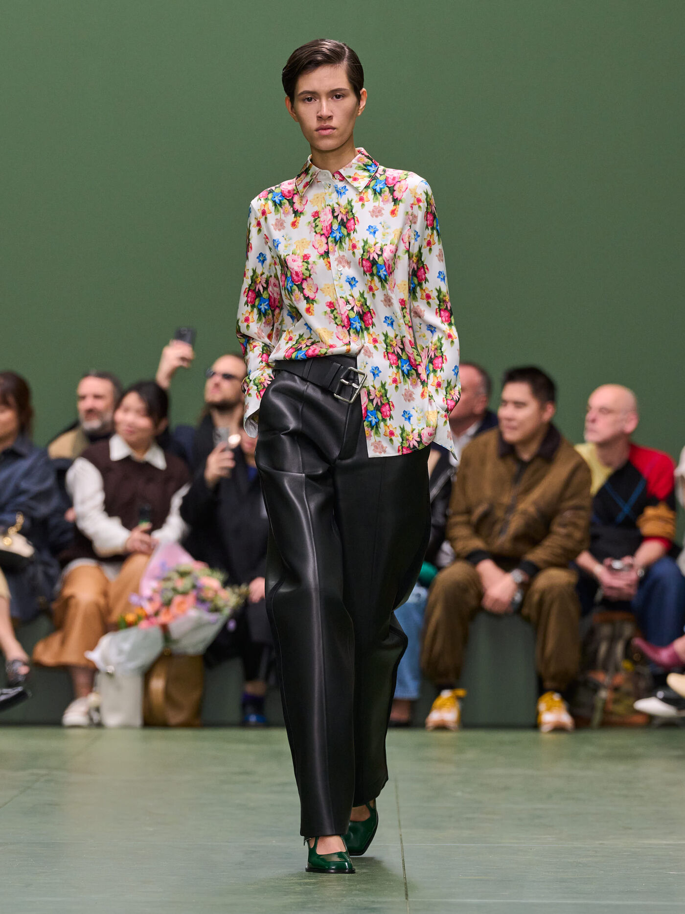 LOEWE FW24 WW SHOW RUNWAY LOOK 11 FRONT RGB CROPPED 3X4