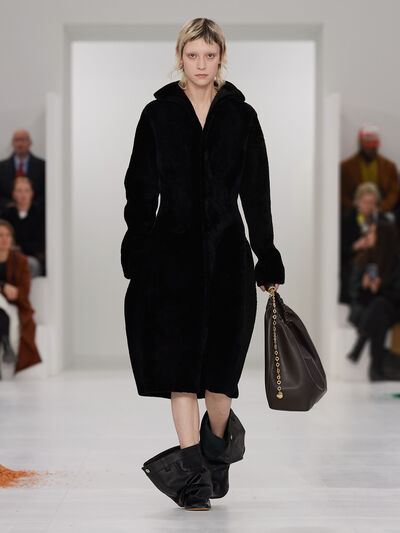 Fall Winter 2023 LOEWE Women show