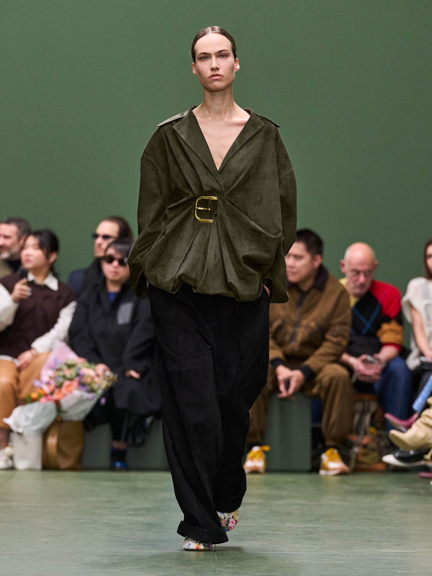 LOEWE FW24 WW SHOW RUNWAY LOOK 46 FRONT RGB CROPPED 3X4