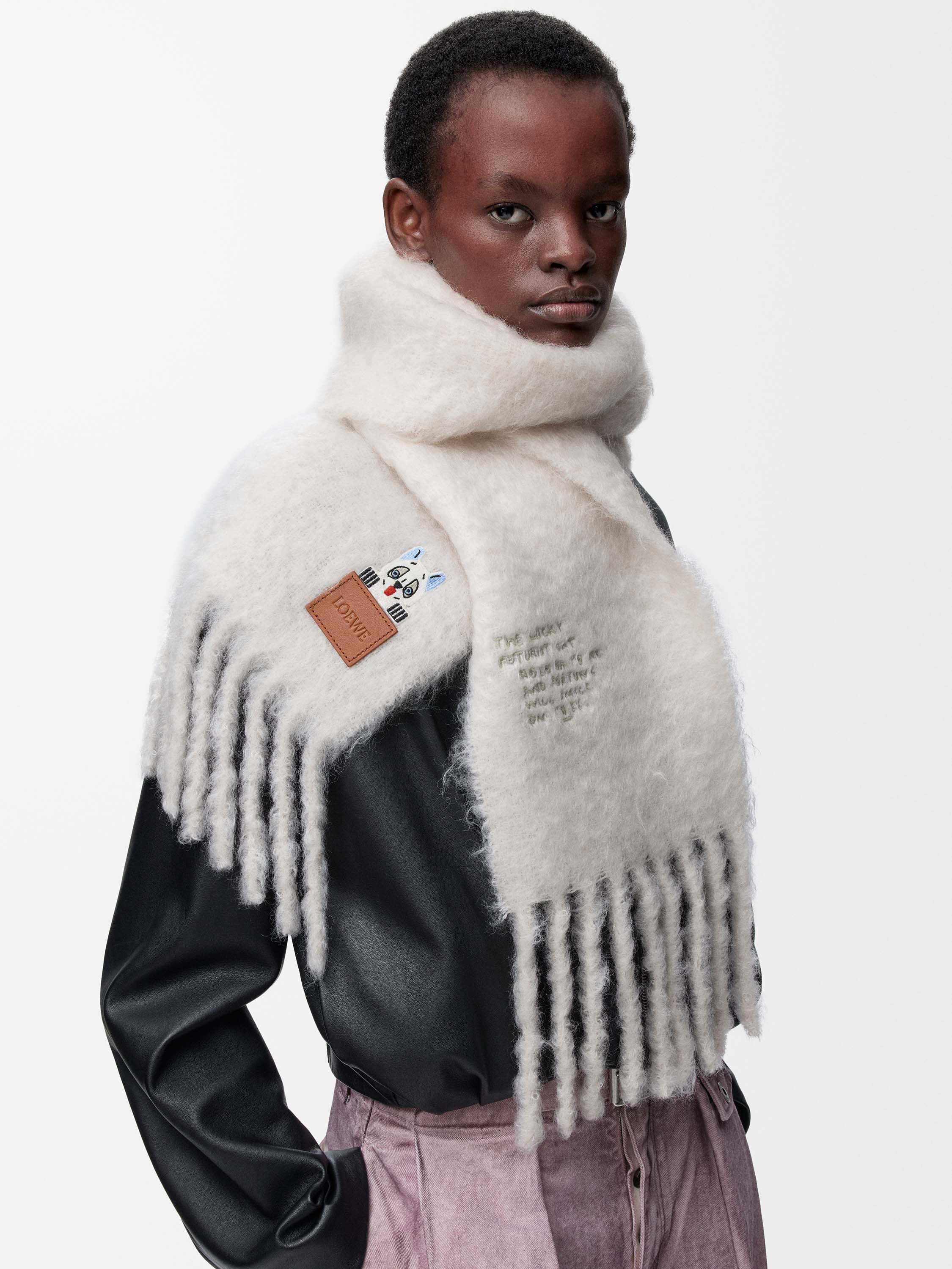 LOEWE ブラック ウール モヘア マフラー フリンジ付き LOEWE ブラック