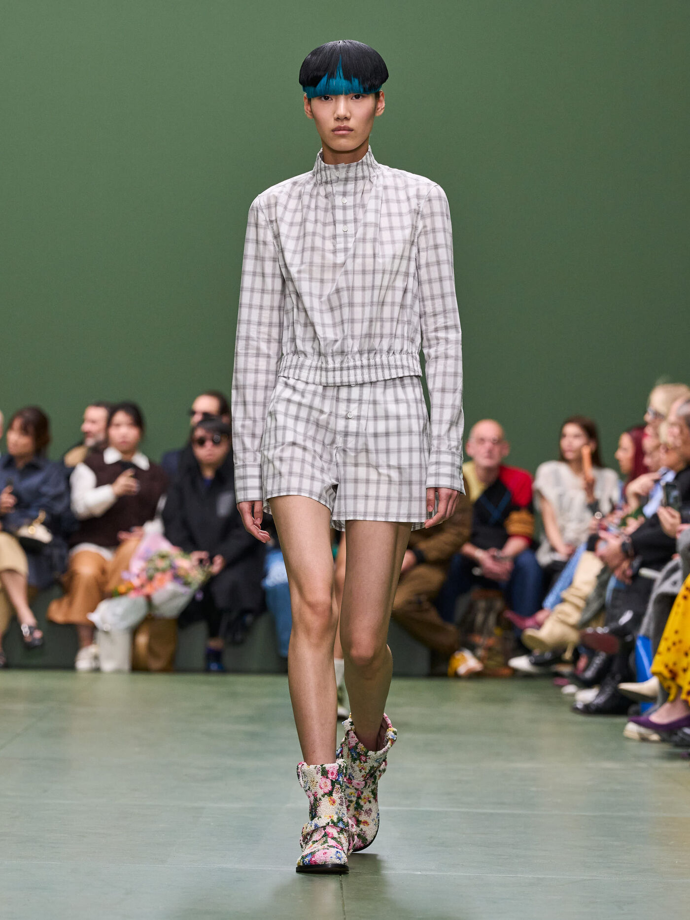 LOEWE FW24 WW SHOW RUNWAY LOOK 35 FRONT RGB CROPPED 3X4