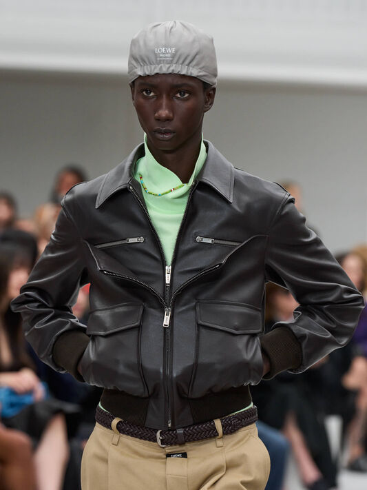 loewe ss27 show runway look 6 details rgb cropped 3x4 01