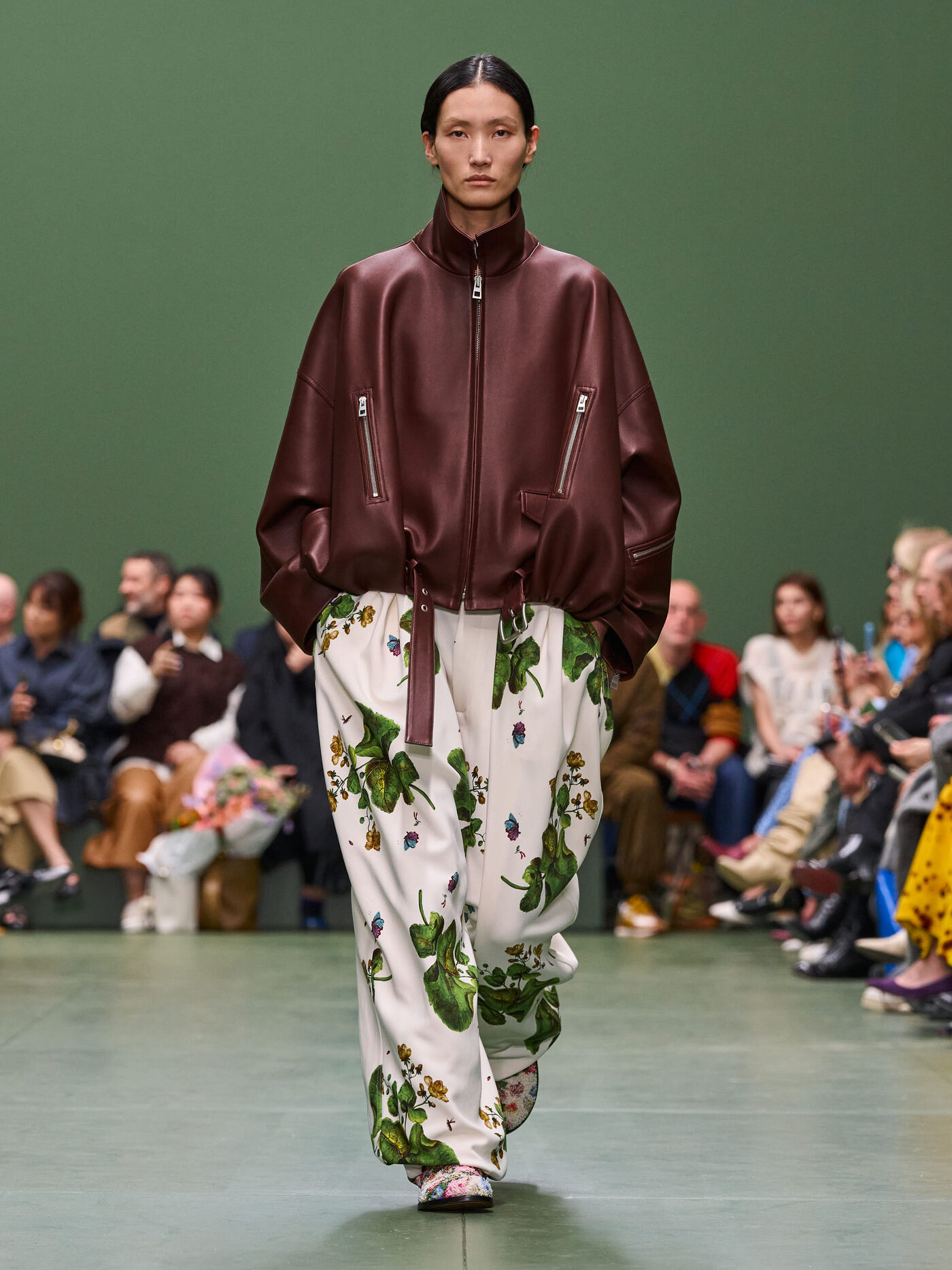 LOEWE FW24 WW SHOW RUNWAY LOOK 43 FRONT RGB CROPPED 3X4