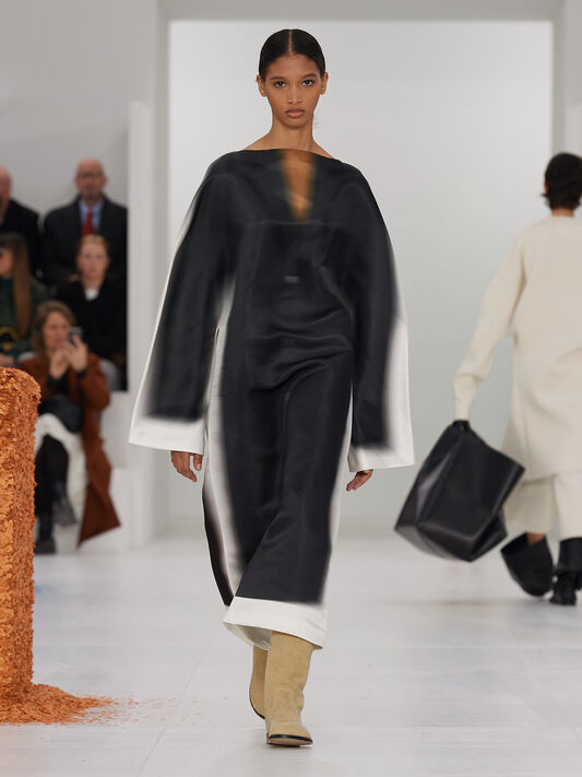 Fall Winter 2023 LOEWE Women show