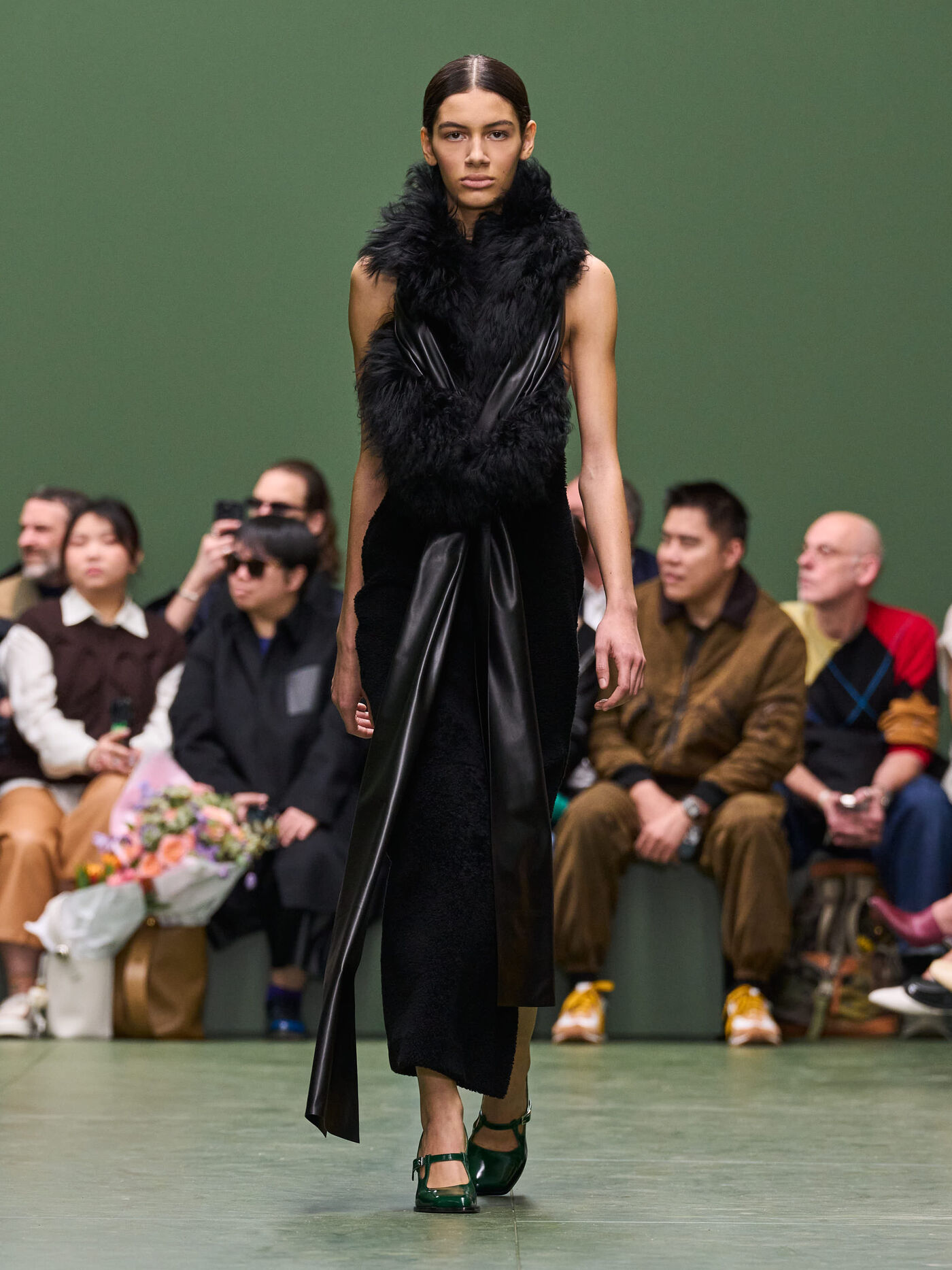 LOEWE FW24 WW SHOW RUNWAY LOOK 17 FRONT RGB CROPPED 3X4