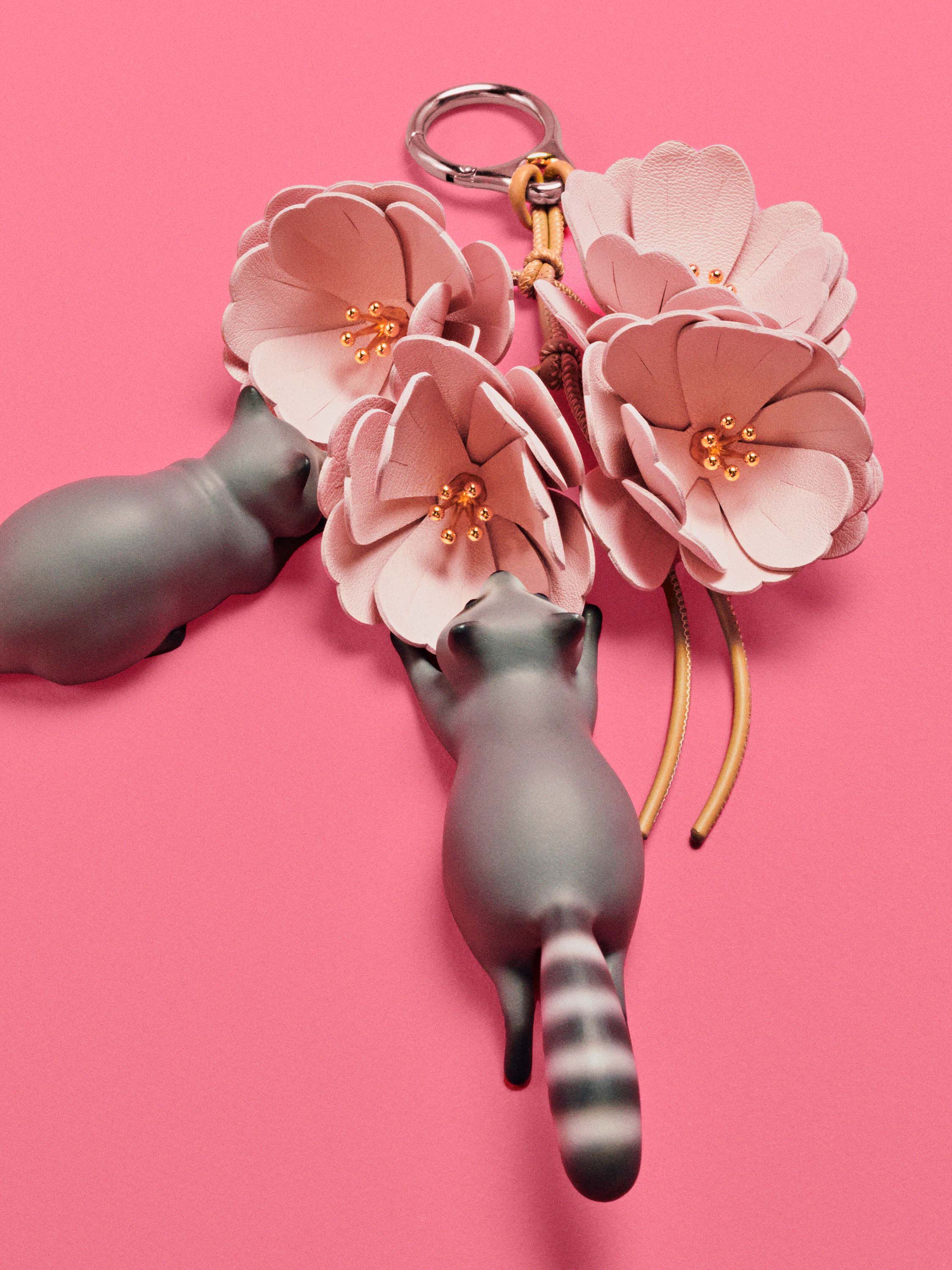 新品未使用・日本限定】LOEWE ロエベ さくら チャーム 新品】LOEWE 