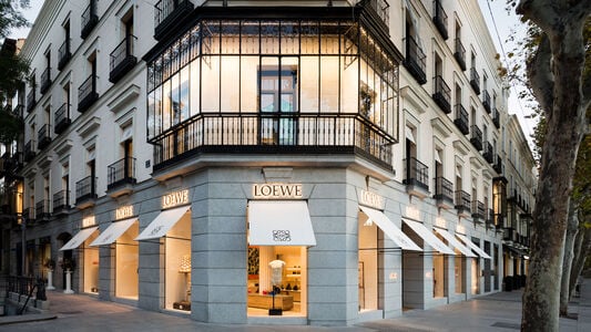 Loewe reabre su tienda de paseo de Gracia recuperando elementos