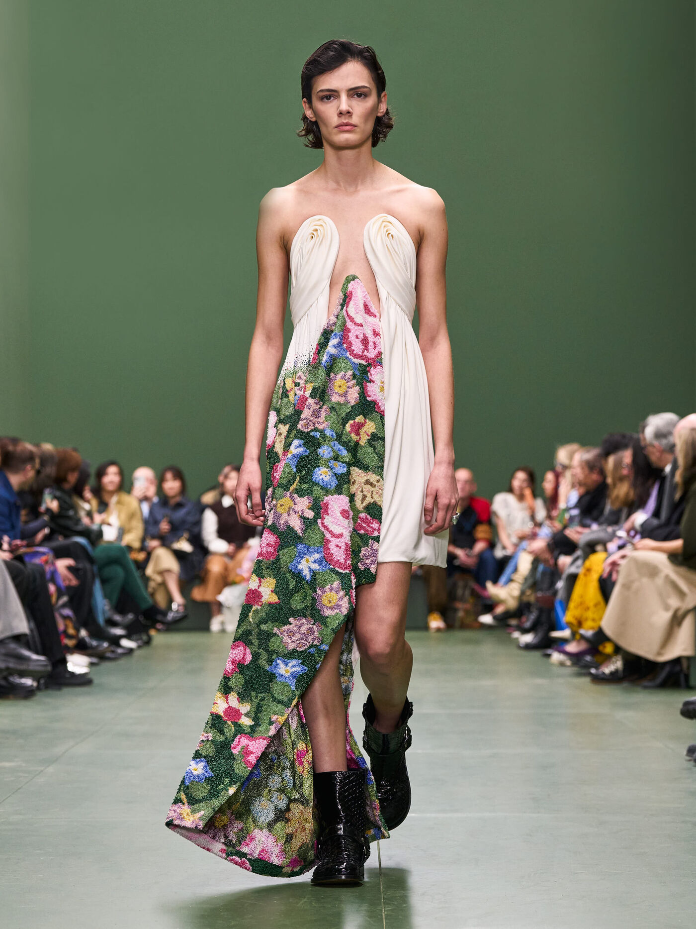 LOEWE FW24 WW SHOW RUNWAY LOOK 28 FRONT RGB CROPPED 3X4