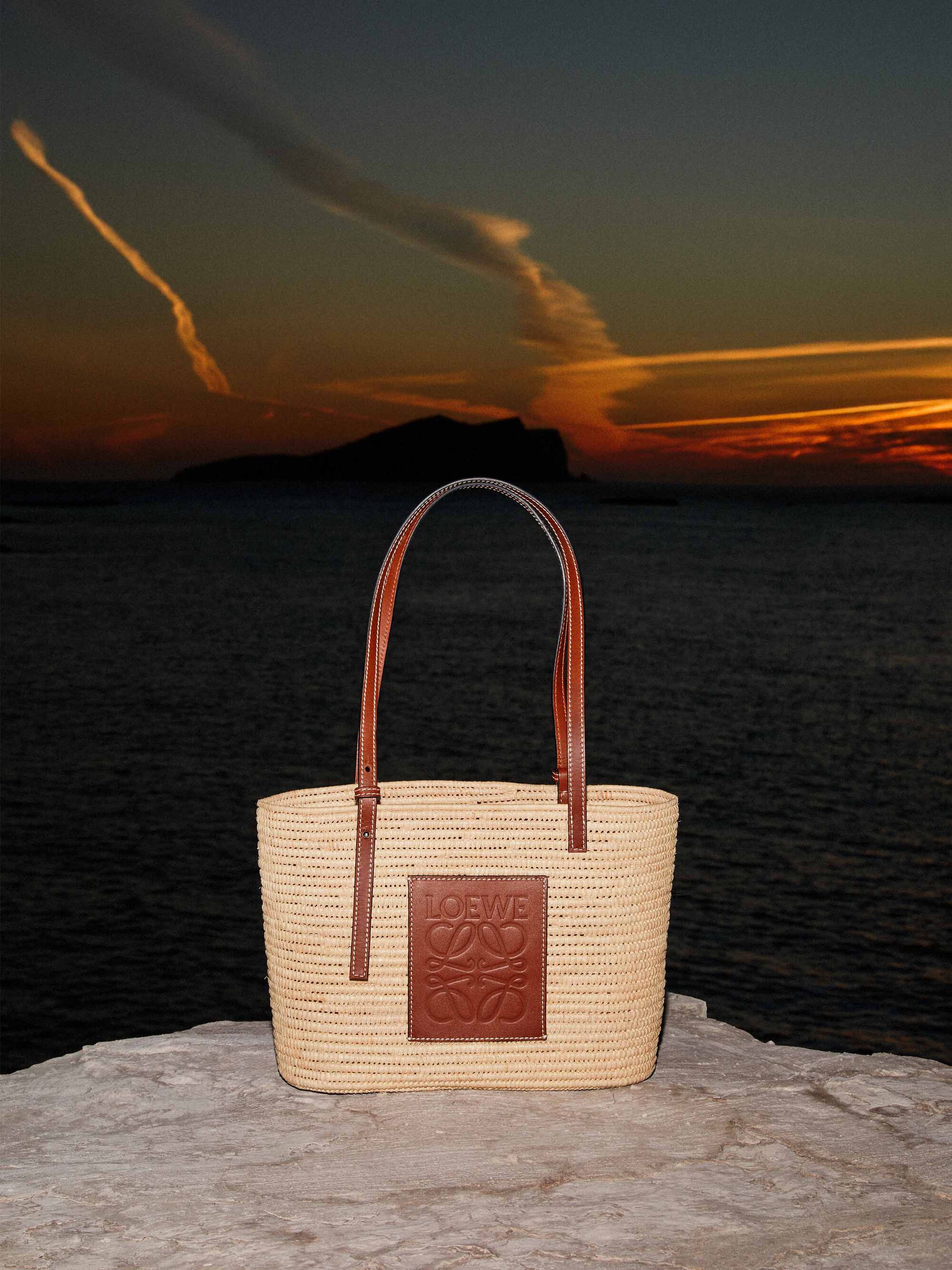 スクエア バスケットバッグ スモール ラフィア カーフスキン Natural Pecan Loewe