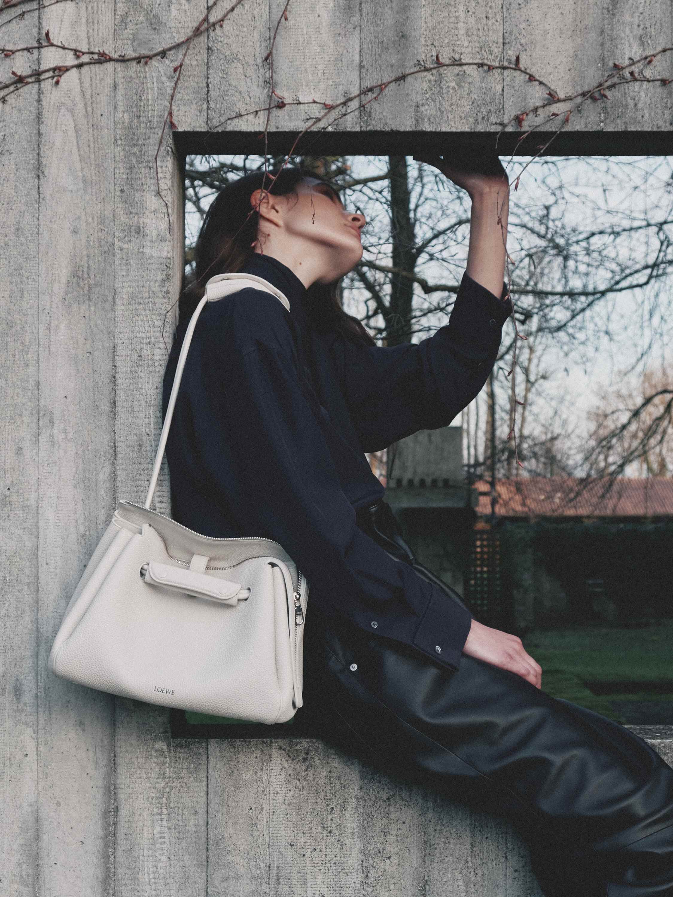 LOEWE シルバーレザートートバッグ Madrid 1846 LOEWE シルバーレザー