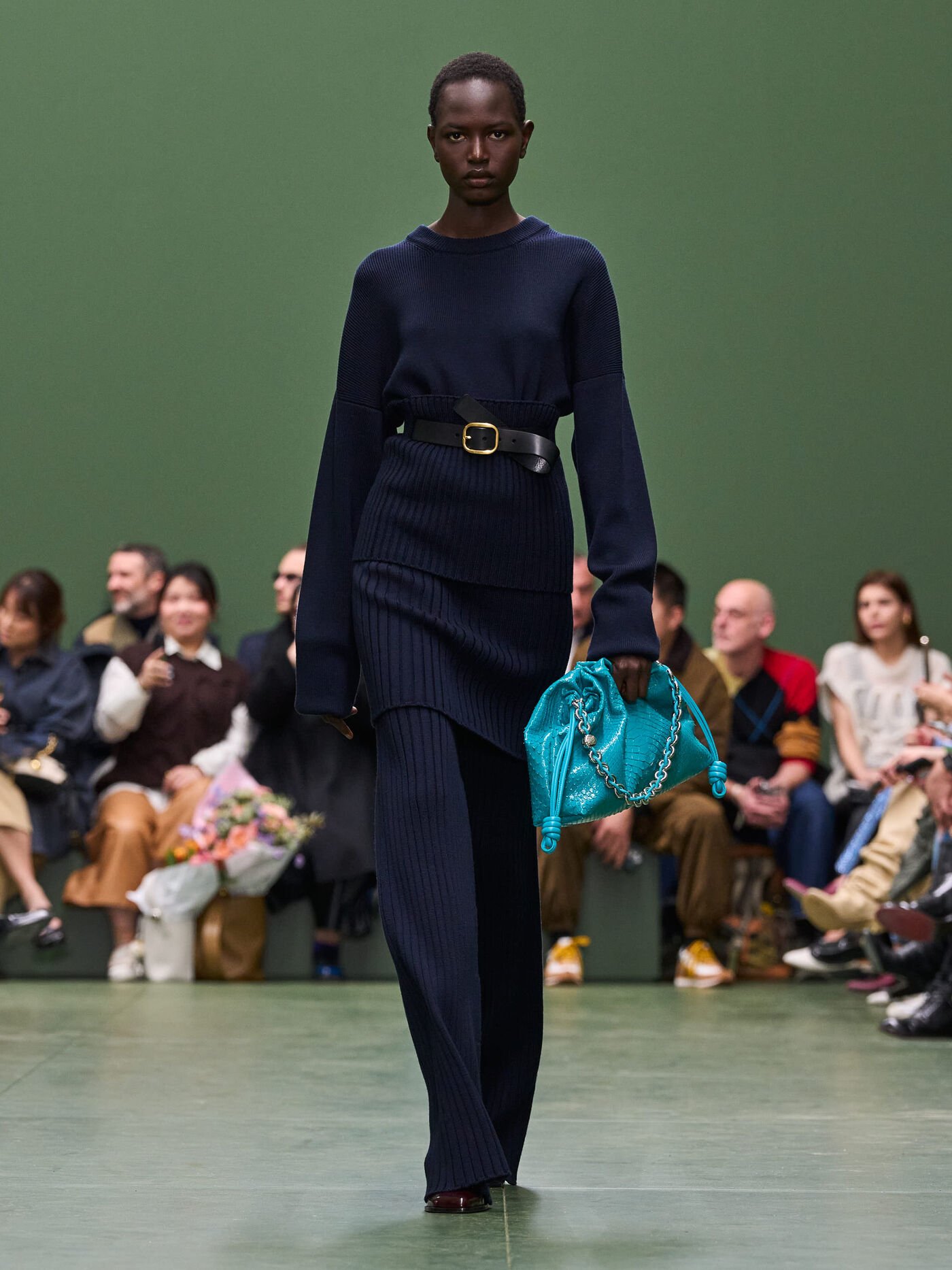 LOEWE FW24 WW SHOW RUNWAY LOOK 44 FRONT RGB CROPPED 3X4