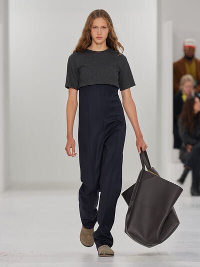 Sfilata Donna Autunno Inverno 2023 LOEWE