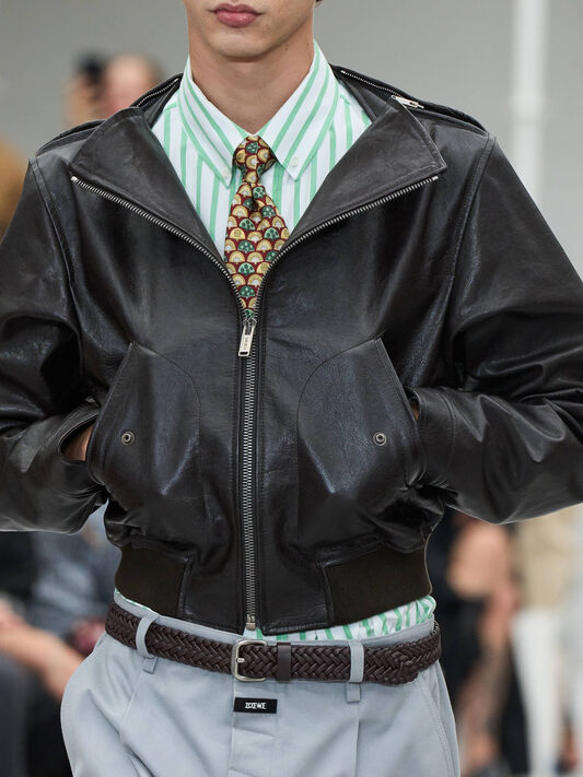 loewe ss27 show runway look 3 details rgb cropped 3x4 01