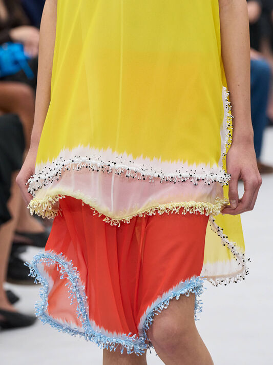 loewe ss27 show runway look 50 details rgb cropped 3x4 02