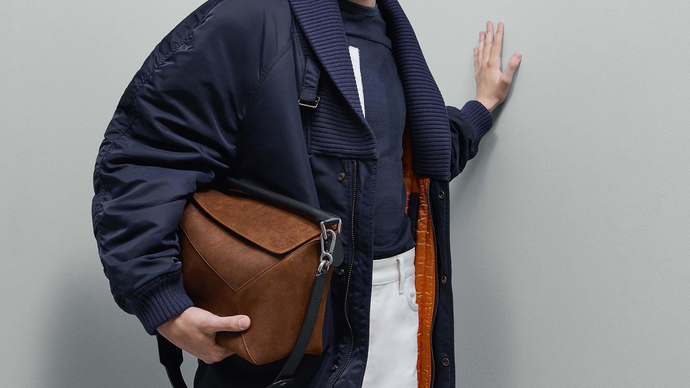 ロエベ LOEWE アントン ショルダーバッグ レザー 黒 ブラック 牛革 