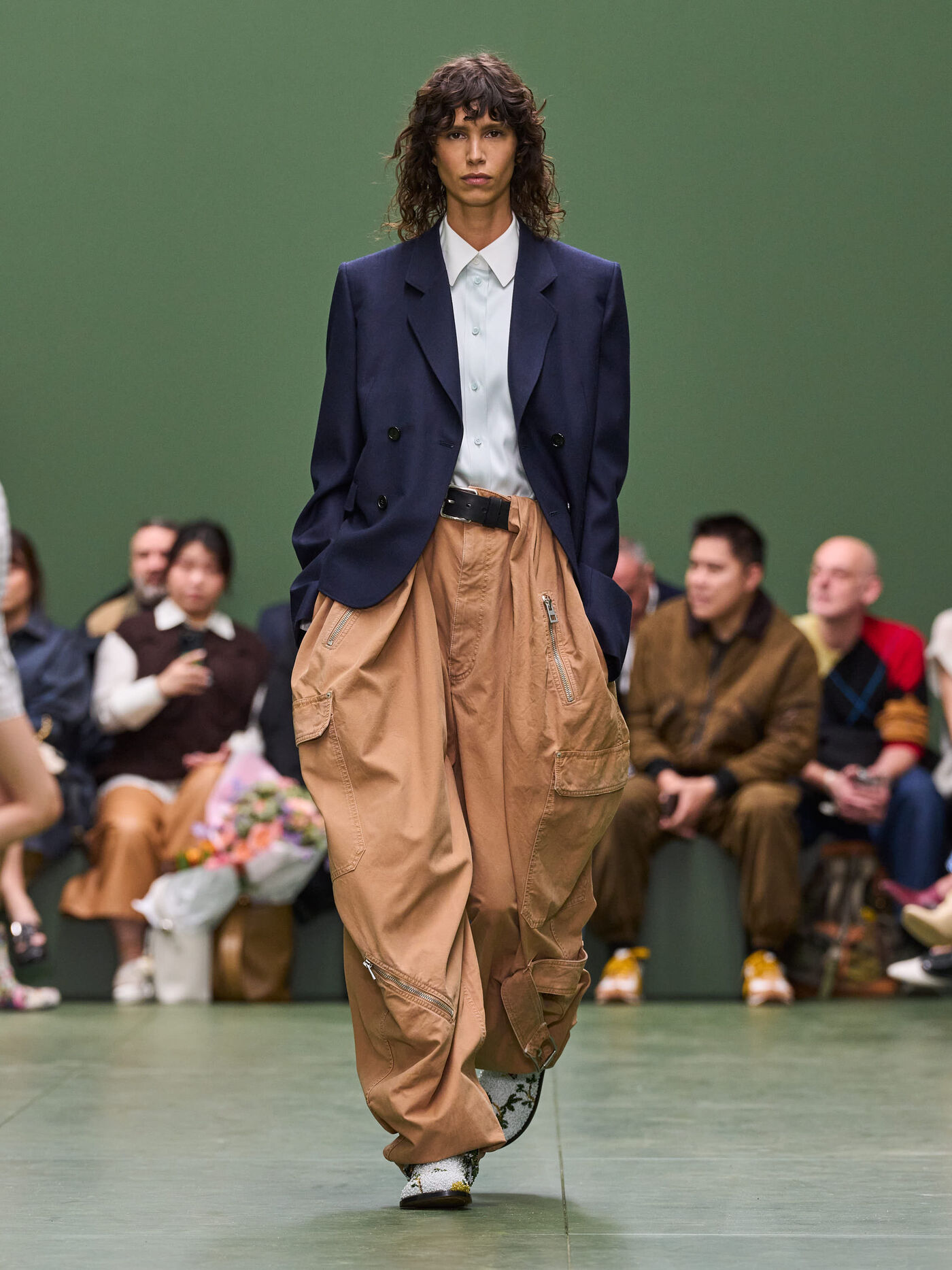 LOEWE FW24 WW SHOW RUNWAY LOOK 34 FRONT RGB CROPPED 3X4