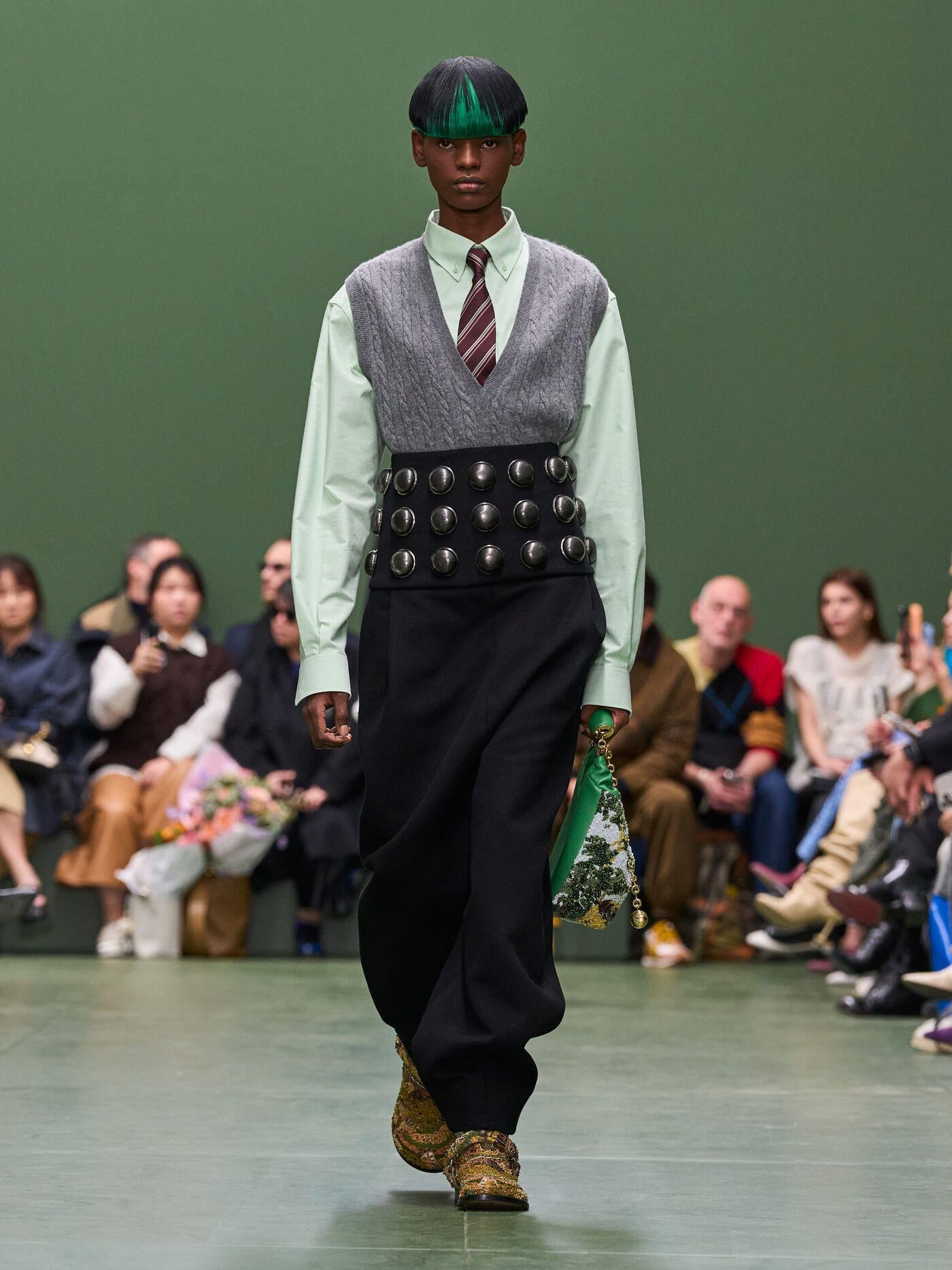 LOEWE FW24 WW SHOW RUNWAY LOOK 48 FRONT RGB CROPPED 3X4