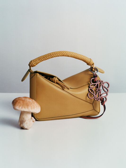 □美品□ LOEWE ロエベ レザー レザー タッセル キーリング  