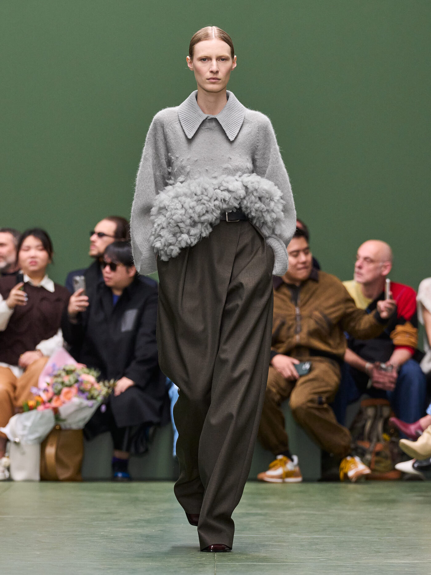 LOEWE FW24 WW SHOW RUNWAY LOOK 40 FRONT RGB CROPPED 3X4