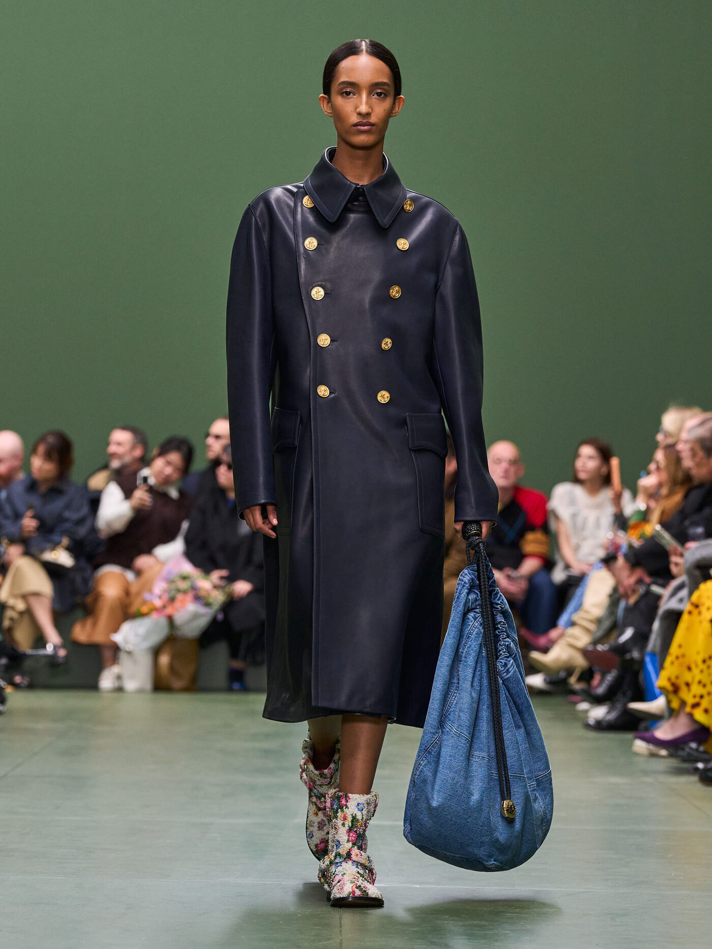 LOEWE FW24 WW SHOW RUNWAY LOOK 41 FRONT RGB CROPPED 3X4