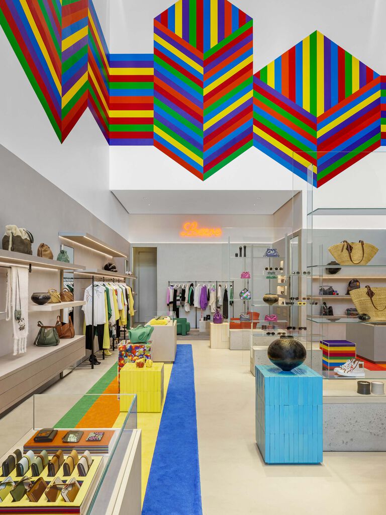 ロエベ クラフトとレザーの新たな提案