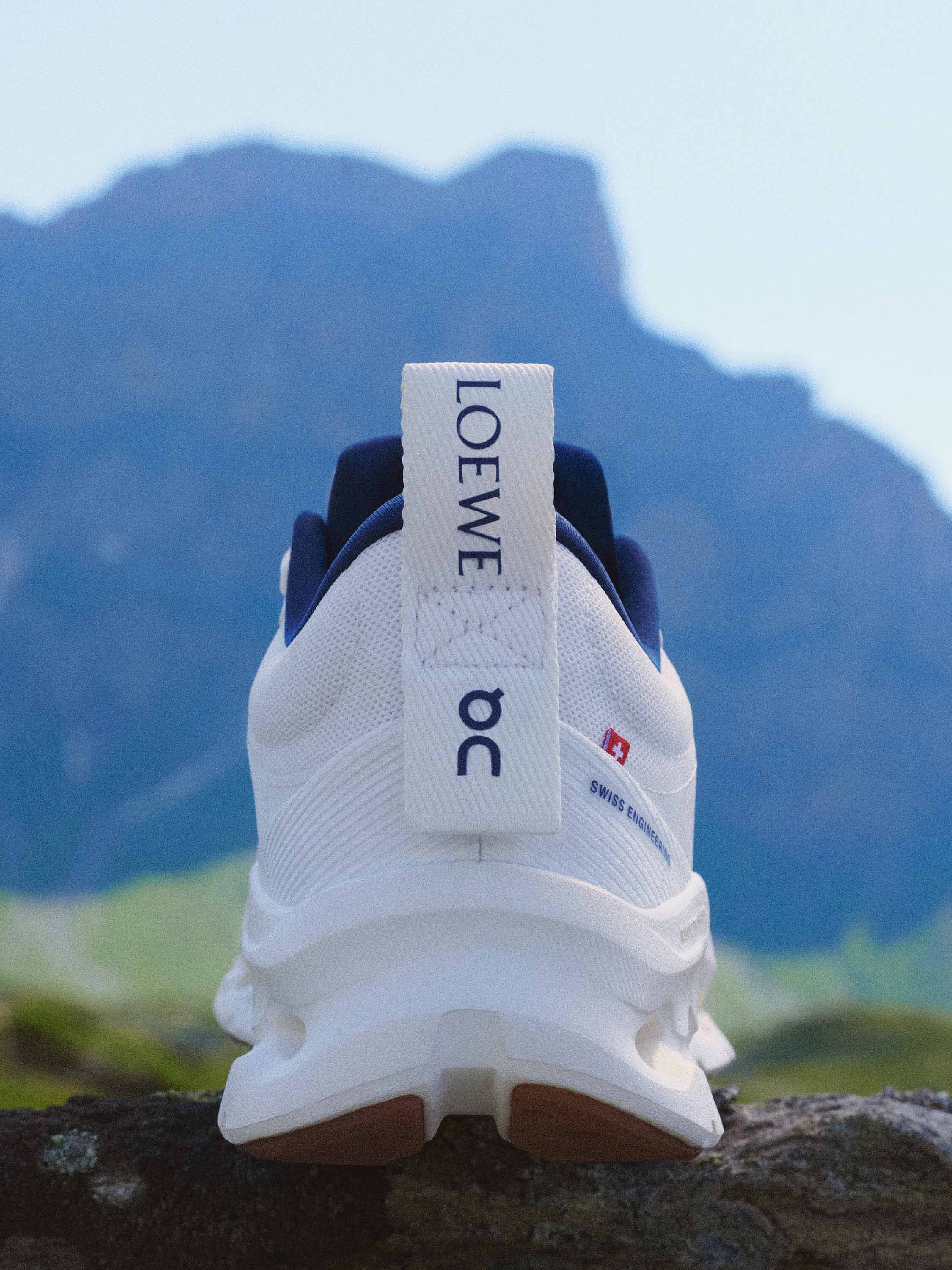 ロエベ オン コラボ スニーカー Cloudtilt sneaker LOEWE x On - 靴