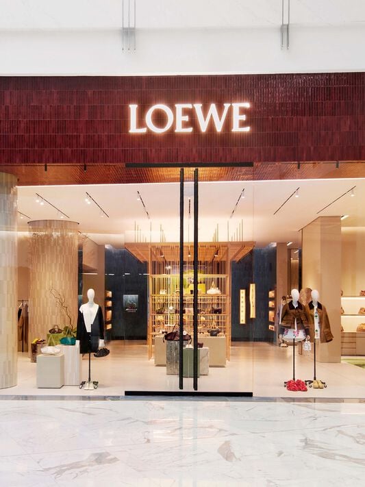 Loewe reabre su tienda de paseo de Gracia recuperando elementos