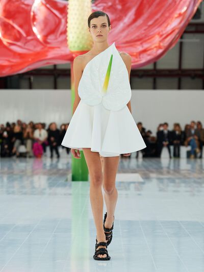 Spring summer 23 LOEWE women show look 2