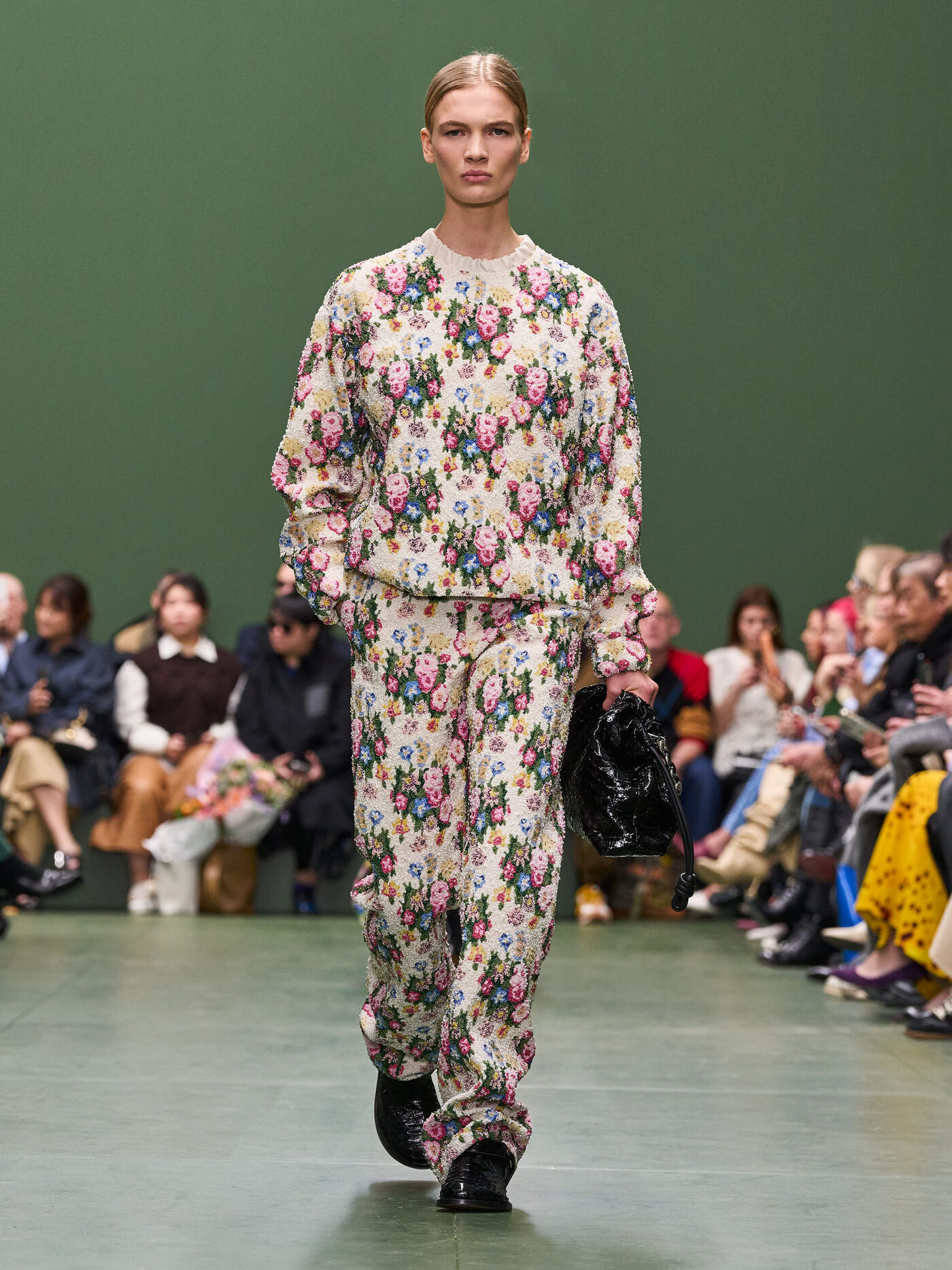 LOEWE FW24 WW SHOW RUNWAY LOOK 27 FRONT RGB CROPPED 3X4