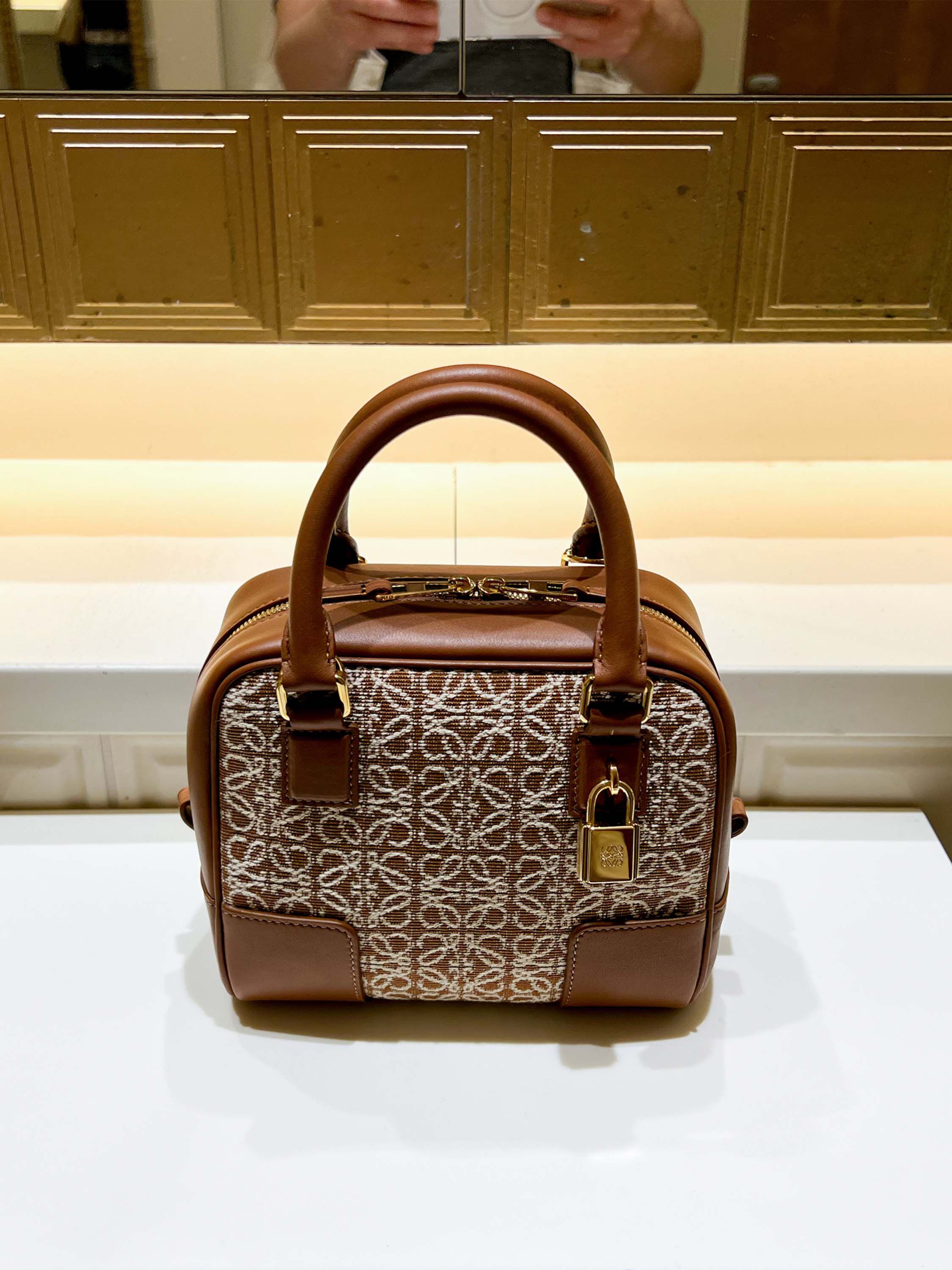 ロエベ アマソナ シャンパンゴールド AMAZONA アナグラム LOEWE ロエベ 