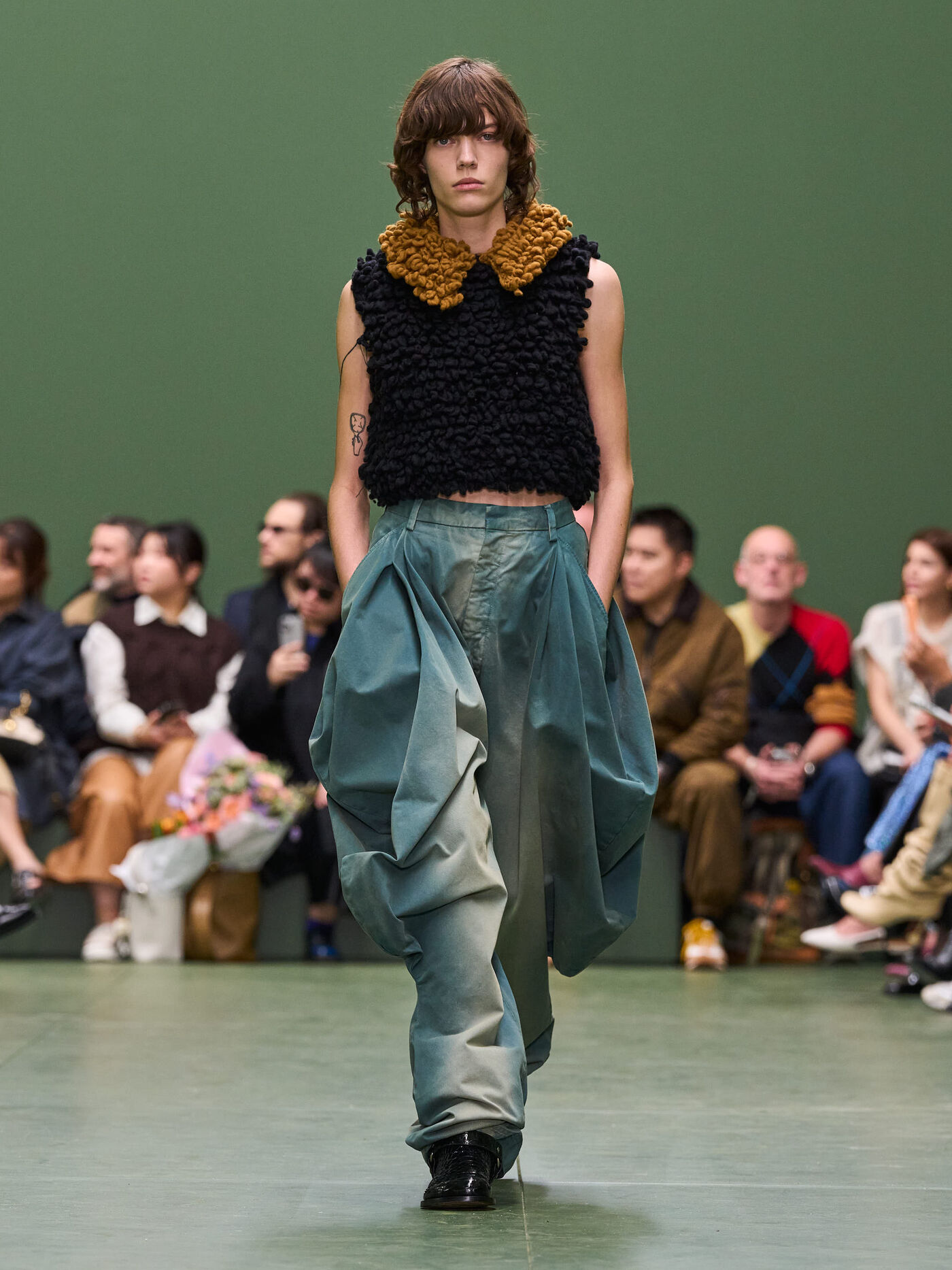 LOEWE FW24 WW SHOW RUNWAY LOOK 7 FRONT RGB CROPPED 3X4