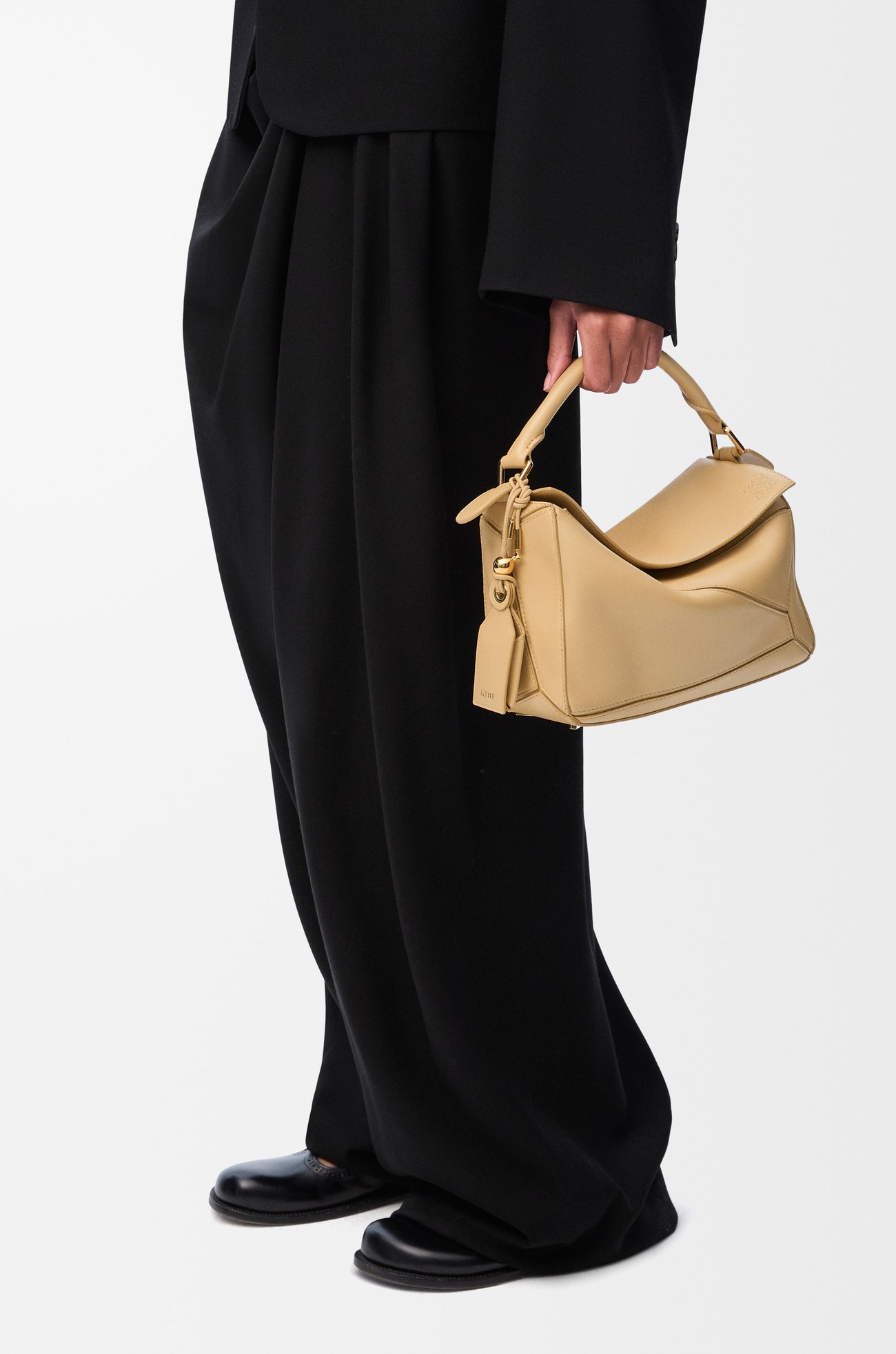 LOEWE Bolso Featherlight Puzzle pequeño en piel napa de cordero Mantequilla Oscuro plp_rd