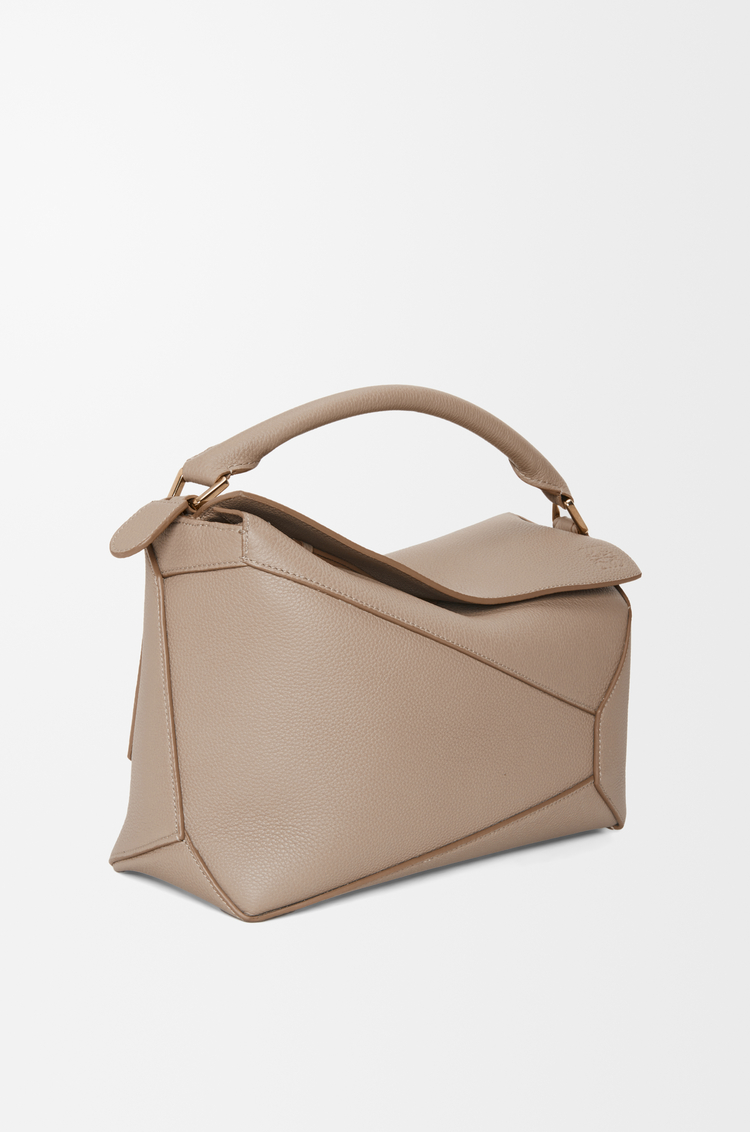 LOEWE Bolso Puzzle Edge mediano en piel de ternera Arena