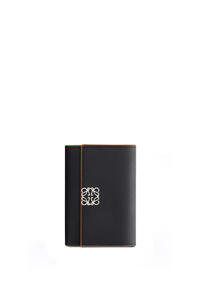 LOEWE Anagram small vertical wallet in pebble grain calfskin Black pdp_rd