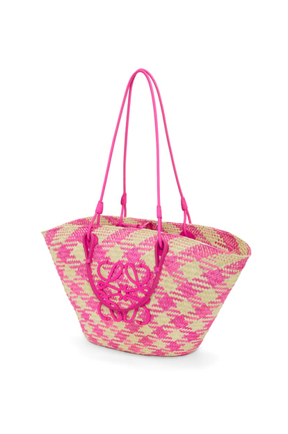 LOEWE Anagram Basket bag in raffia and calfskin Natural/Fuchsia plp_rd