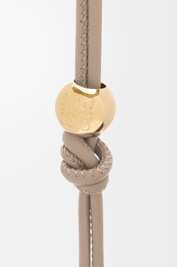 LOEWE Correa personalizable en piel de ternera Arena/Dorado
