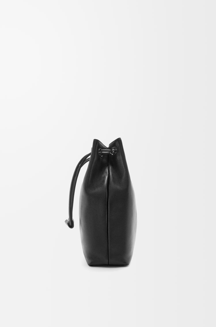 LOEWE Bolso Pebble Hobo en piel de ternera graneada Negro