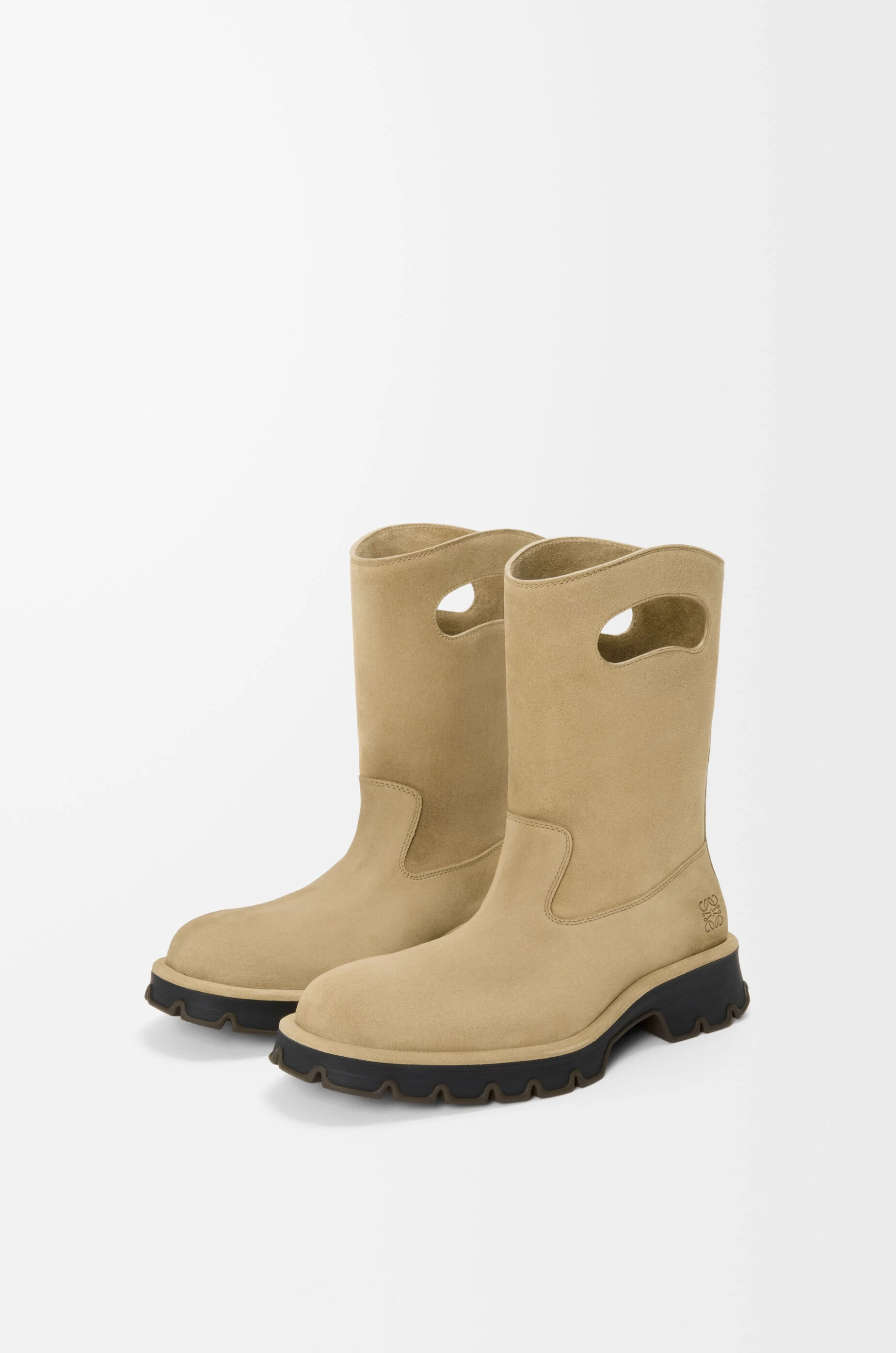 ボビー ブーツ（ワックスドスプリットカーフ） ベージュ - LOEWE