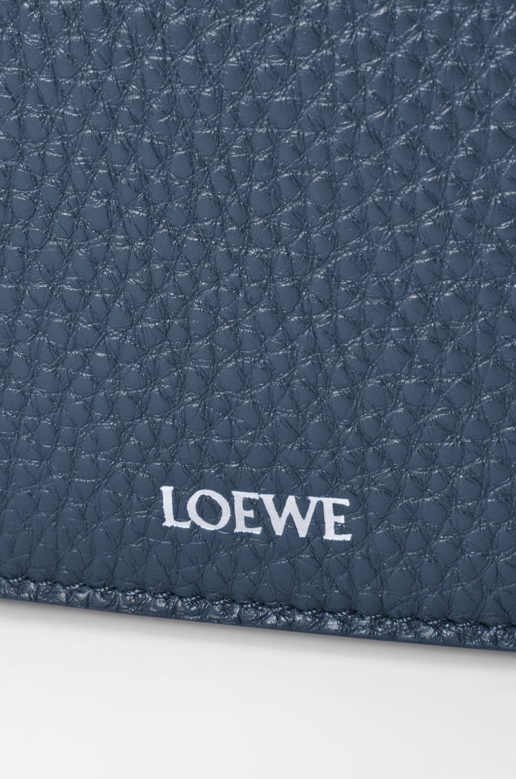 LOEWE ペブル メッセンジャーバッグ ミディアム（サプルグレインカーフ） インディゴダイ