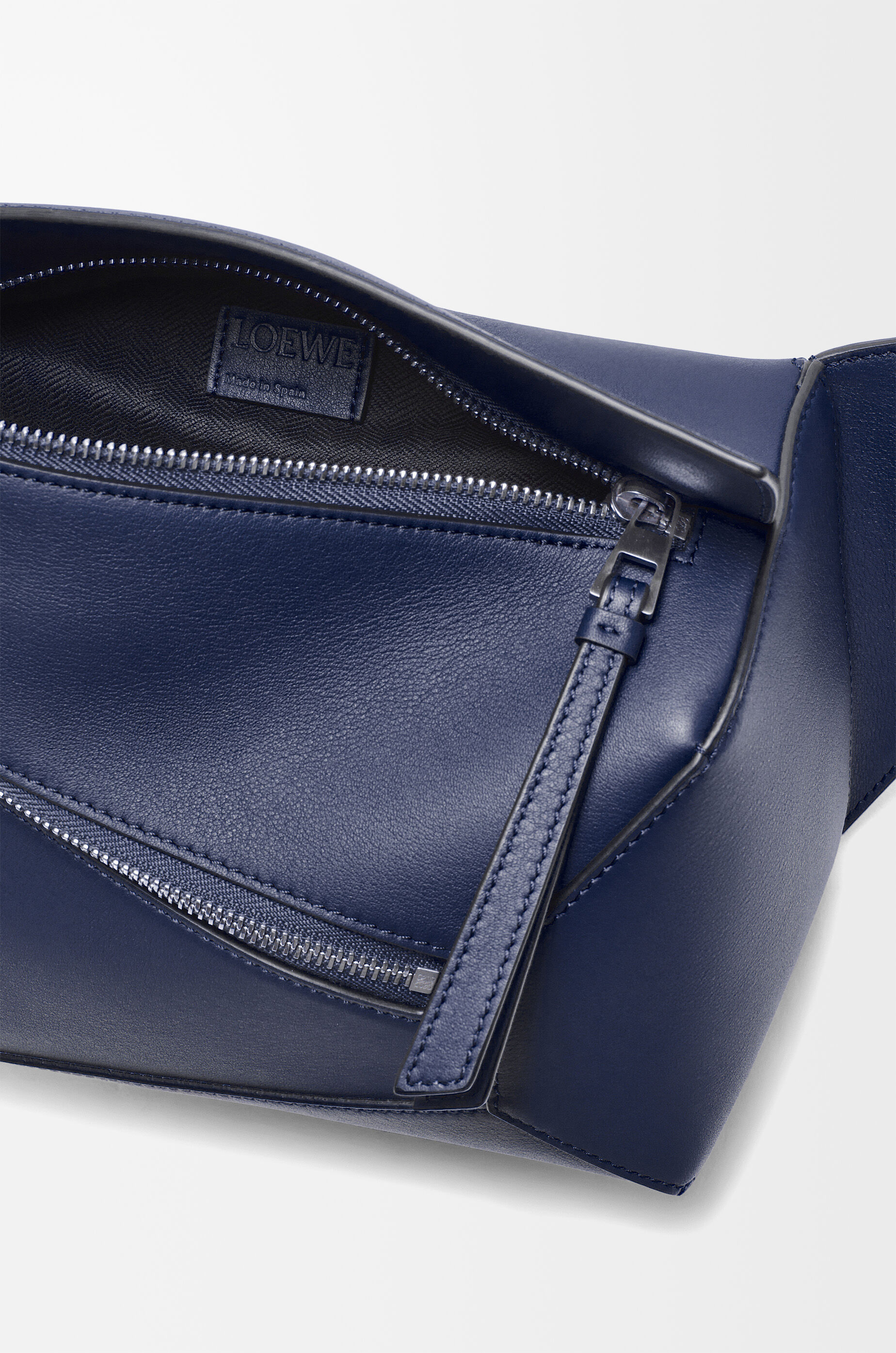 多様に使える■LOEWE PUZZLE パズル スモール バムバッグ ブルー PUZZLE BAG Blue - LOEWE