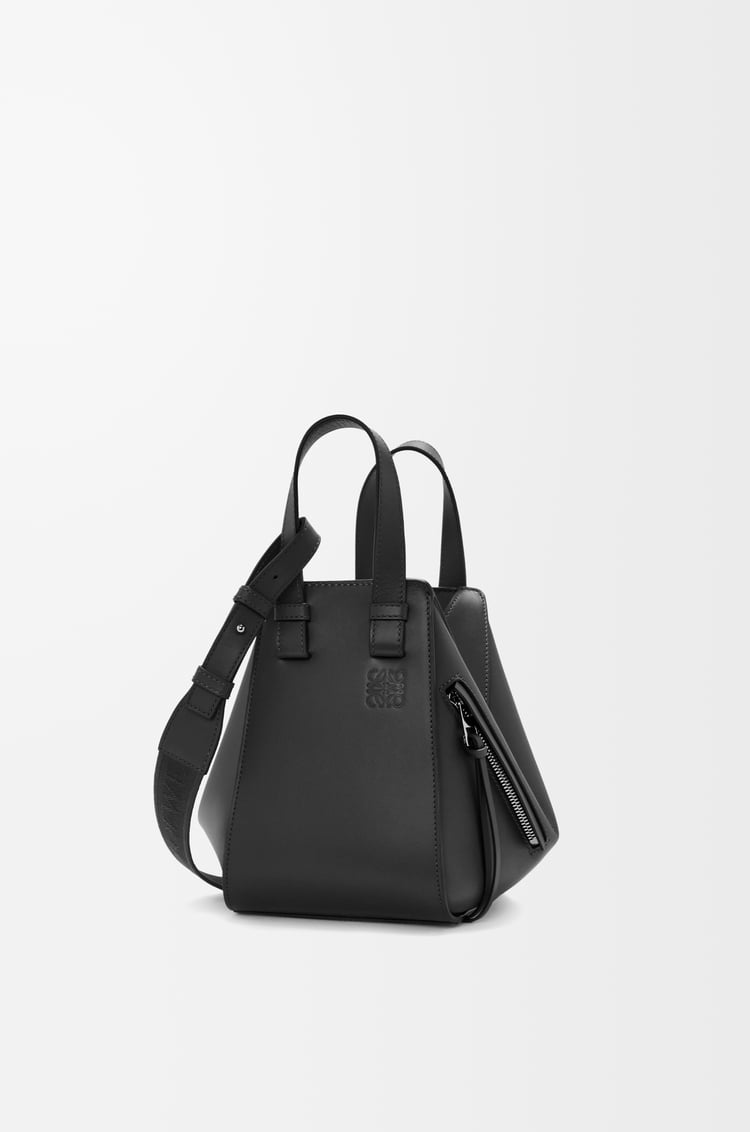 LOEWE Bolso Hammock Compact en piel de ternera Negro