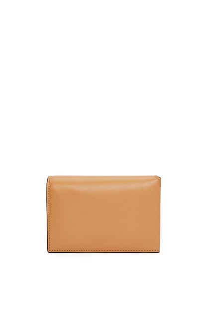 LOEWE Folded wallet in shiny nappa calfskin Warm Desert/Black plp_rd