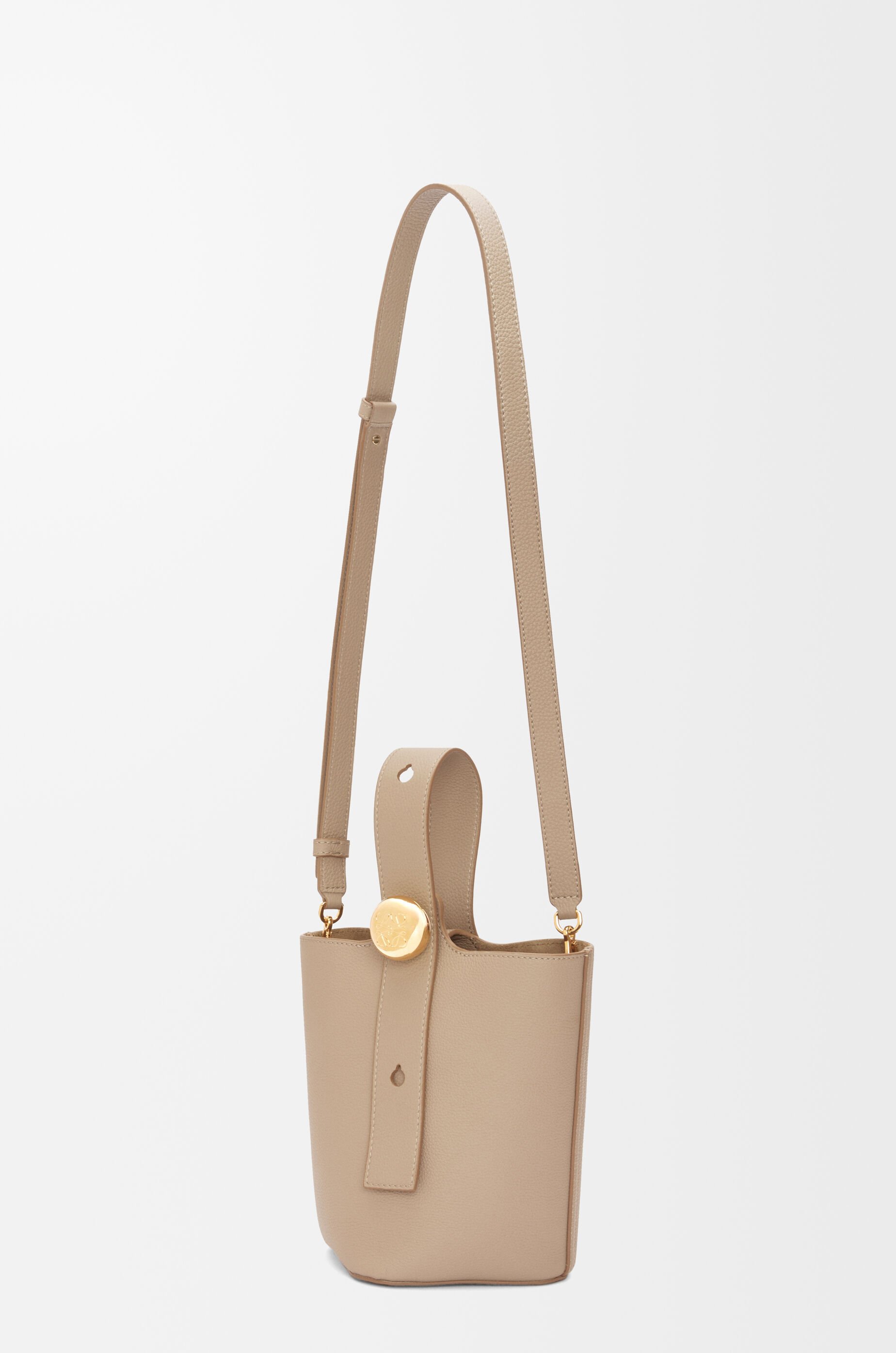 新品未使用⭐︎LOEWEペブルバケットミニショルダーハンドバッグ LOEWE 【カラー限定特価】LOEWE ロエベ ハンドバッグ PEBBLE