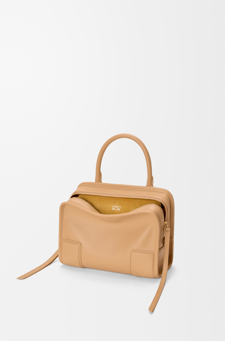 LOEWE 小号柔软牛皮革 Amazona 180 手袋 丝绸米色/芥末色